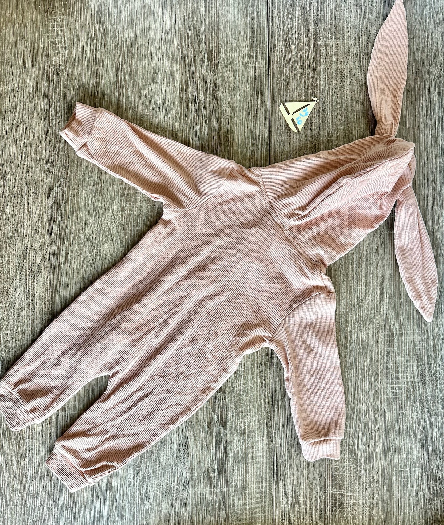 Langarmoverall mit Reißverschluss und Hasenohren rosa Gr.74/80