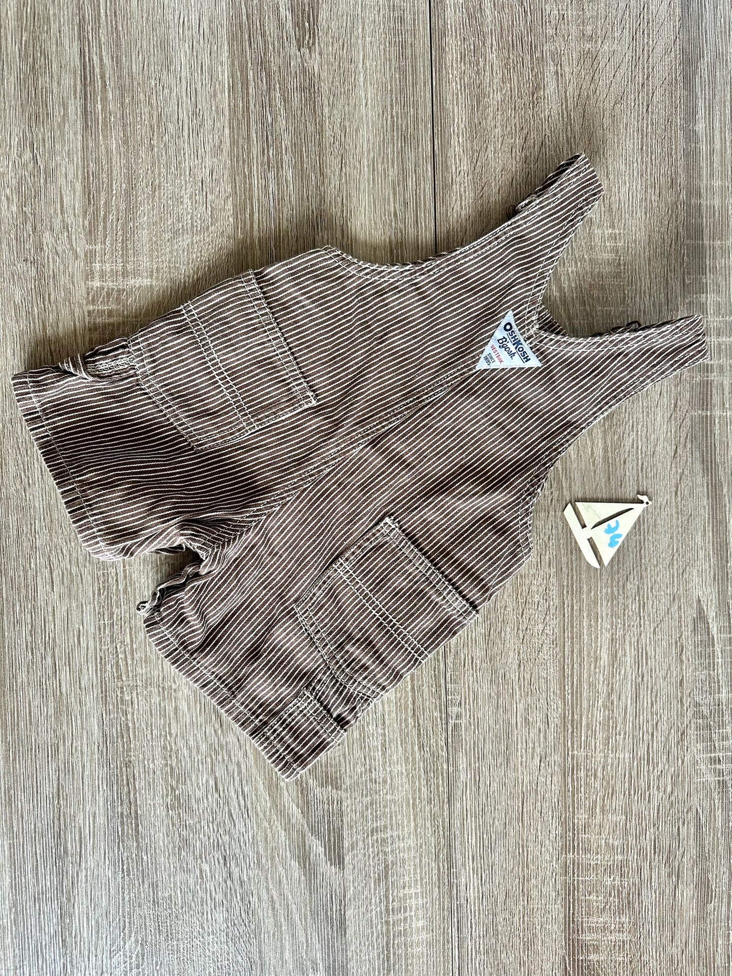 Oshkosh Latzhose Demin kurz braun/weiß gestreift Gr.74