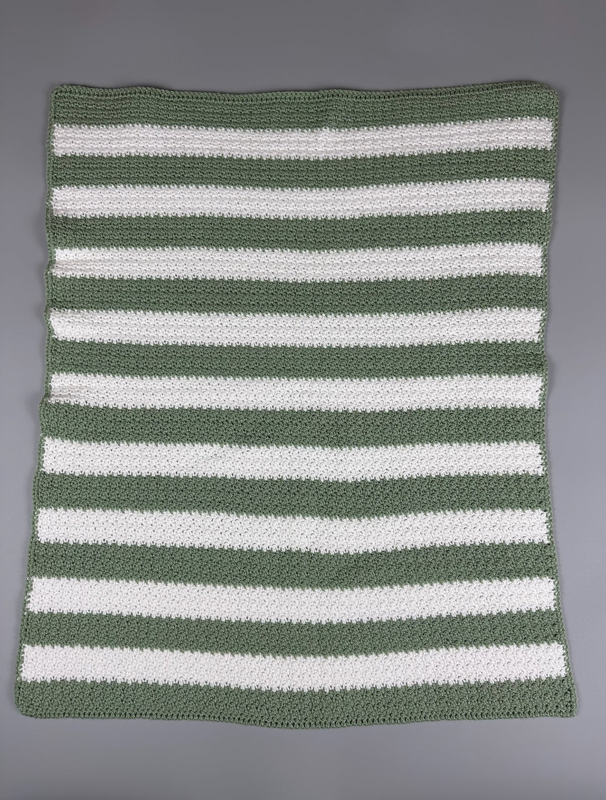 Handmade Strickdecke weiß/mintgrün