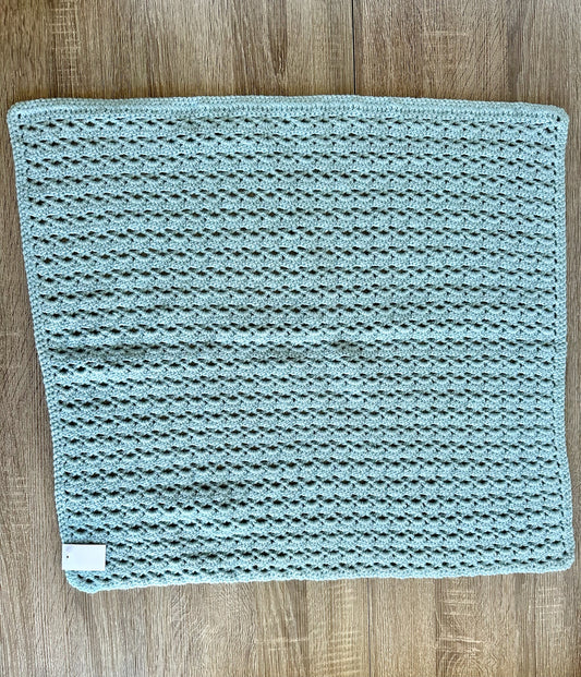 Handmade Strickdecke eisblau