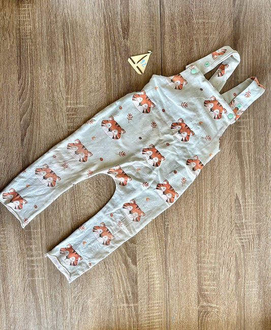 Handmade Latzhose hellblau/beige mit Tigern Gr.92