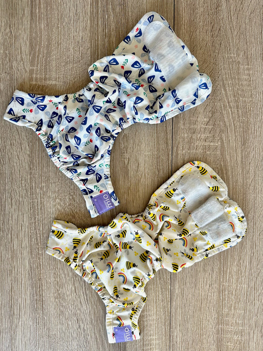 Bambino Mio PU Stoffwindelhosen blau mit Schmetterlingen und gelb mit Hummeln bis 9kg