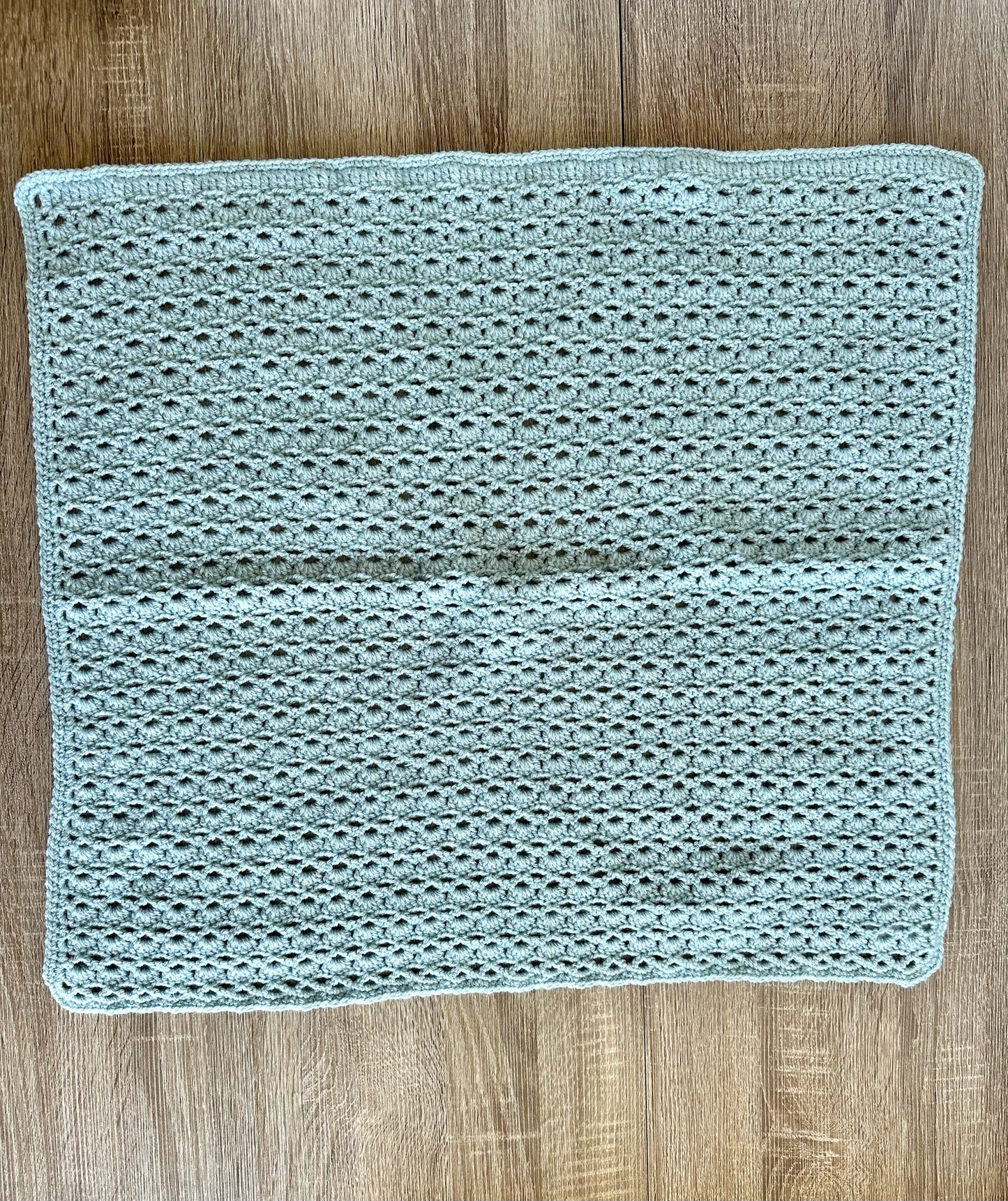 Handmade Strickdecke eisblau