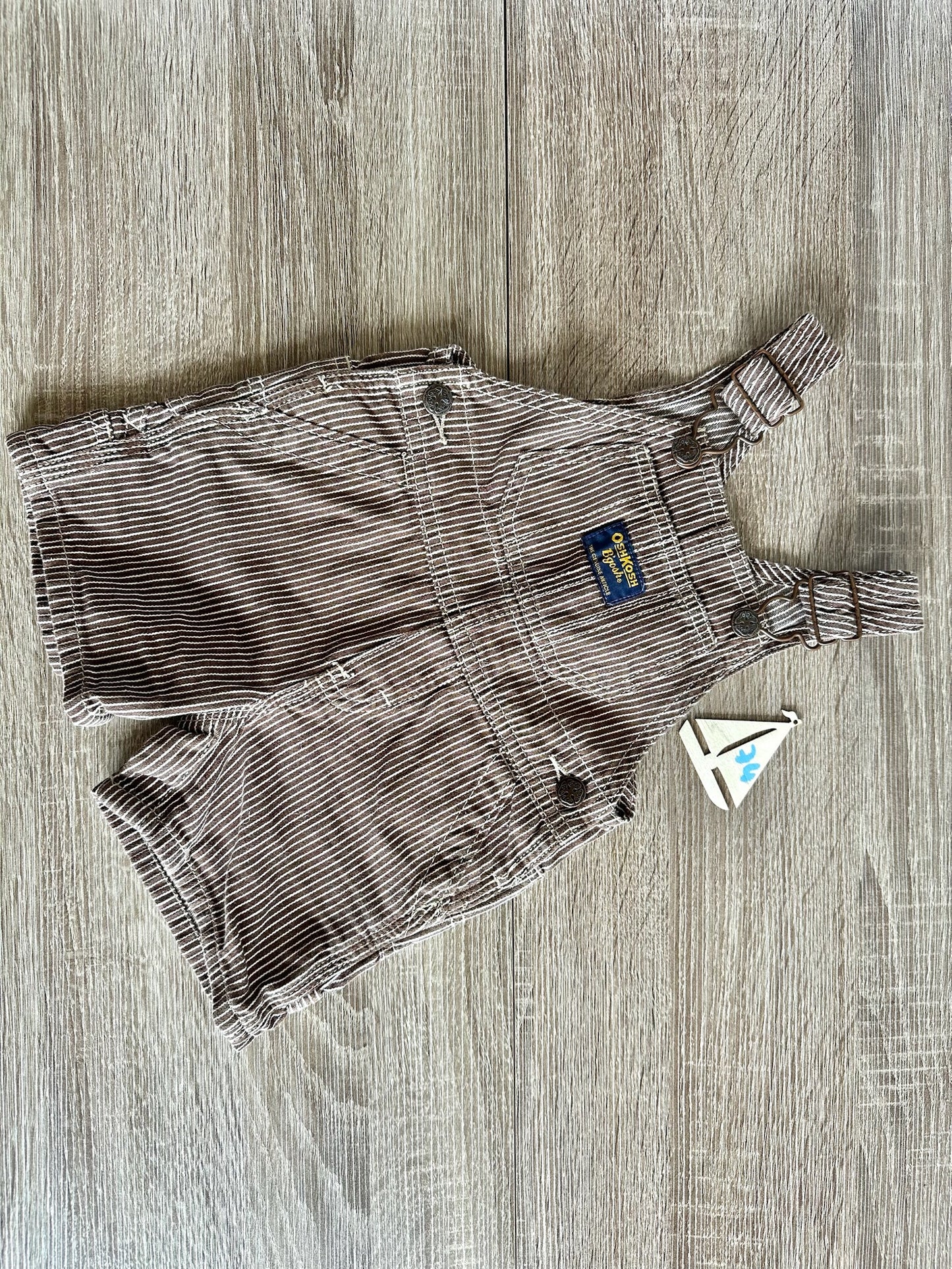 Oshkosh Latzhose Demin kurz braun/weiß gestreift Gr.74
