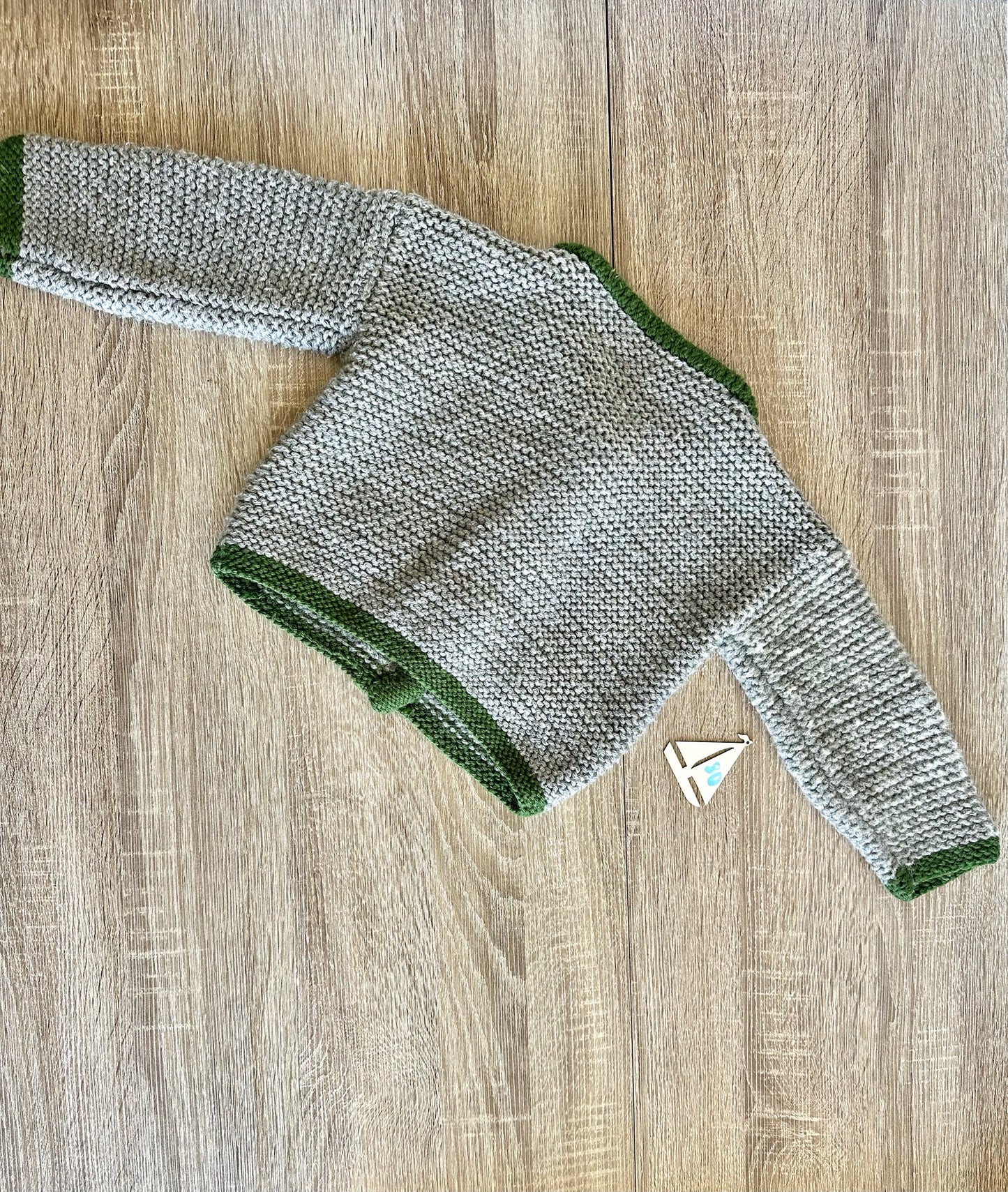 Handmade Strickjacke Trachtenjacke grau grün Gr.80