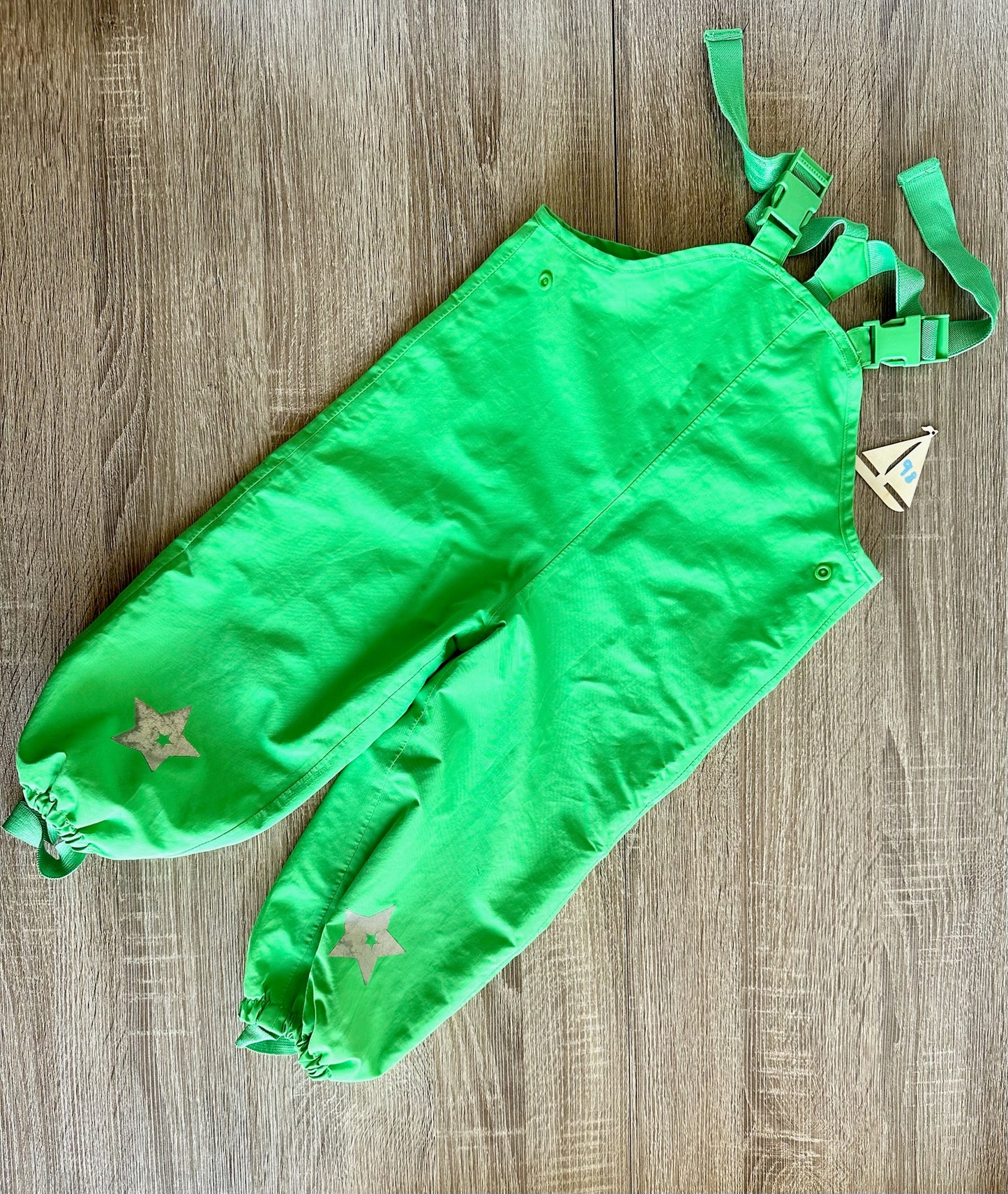 Regenhose grün mit Trägern Gr.98