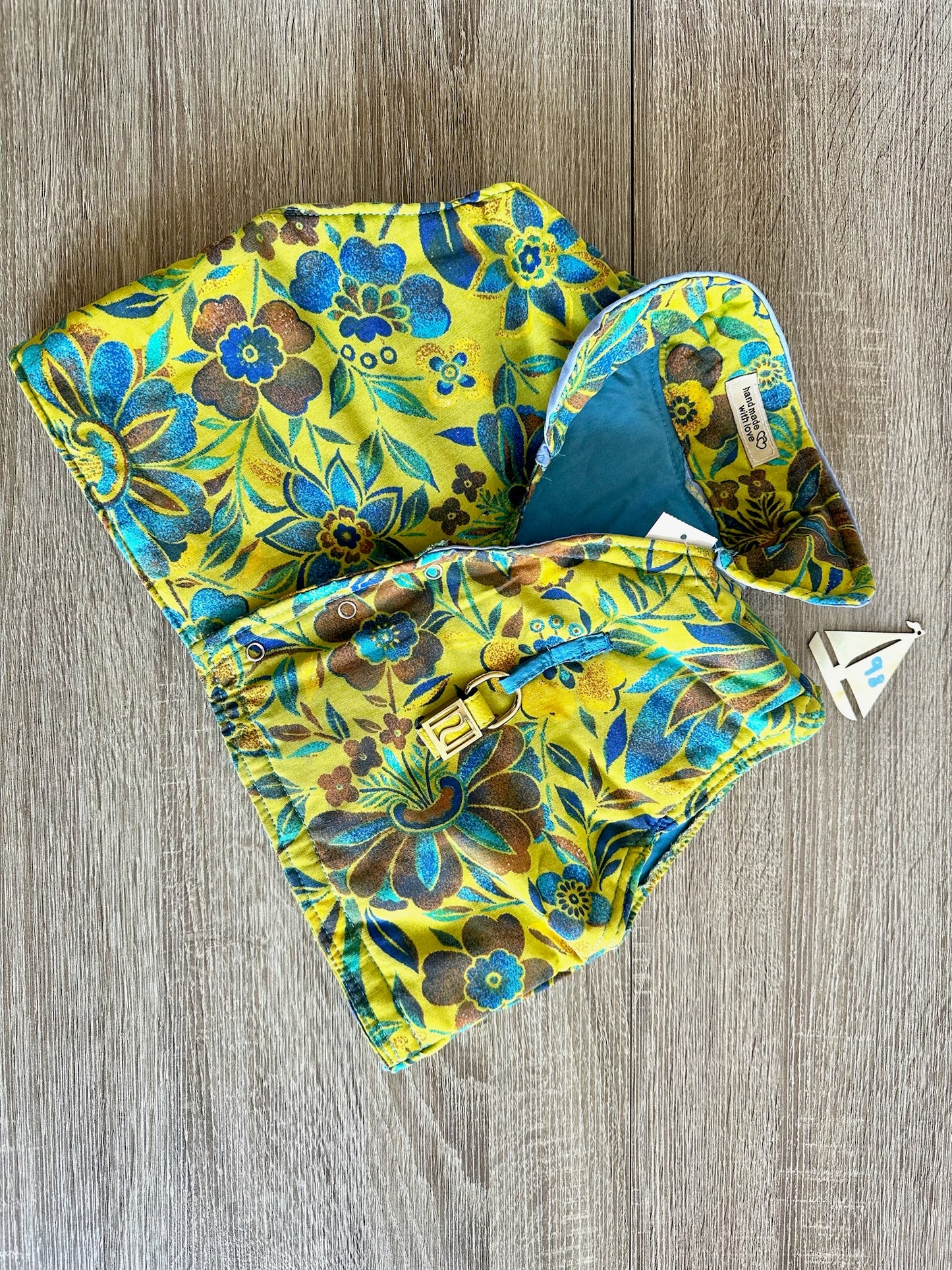 Handmade Weste grün/blau mit Blumen Gr.98