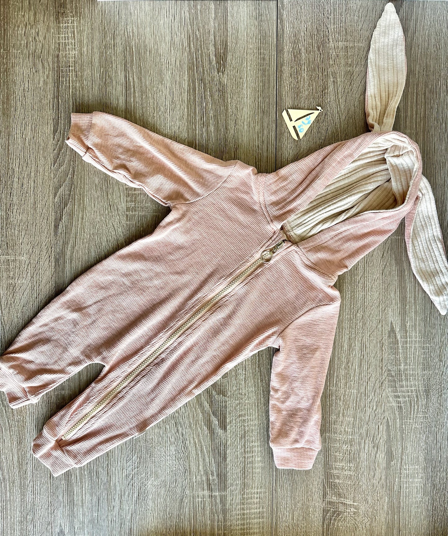 Langarmoverall mit Reißverschluss und Hasenohren rosa Gr.74/80