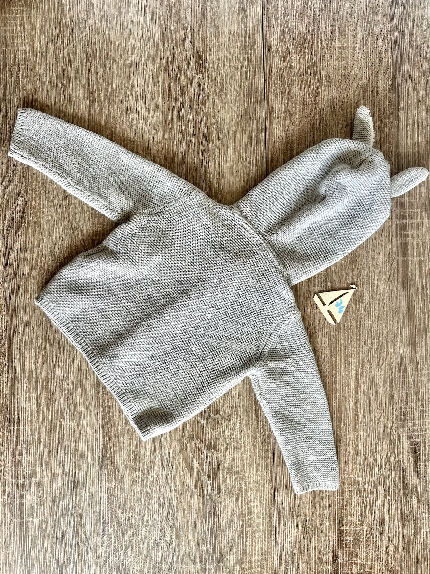 Carters Strickjacke hellgrau mit Eselsohren Gr.74
