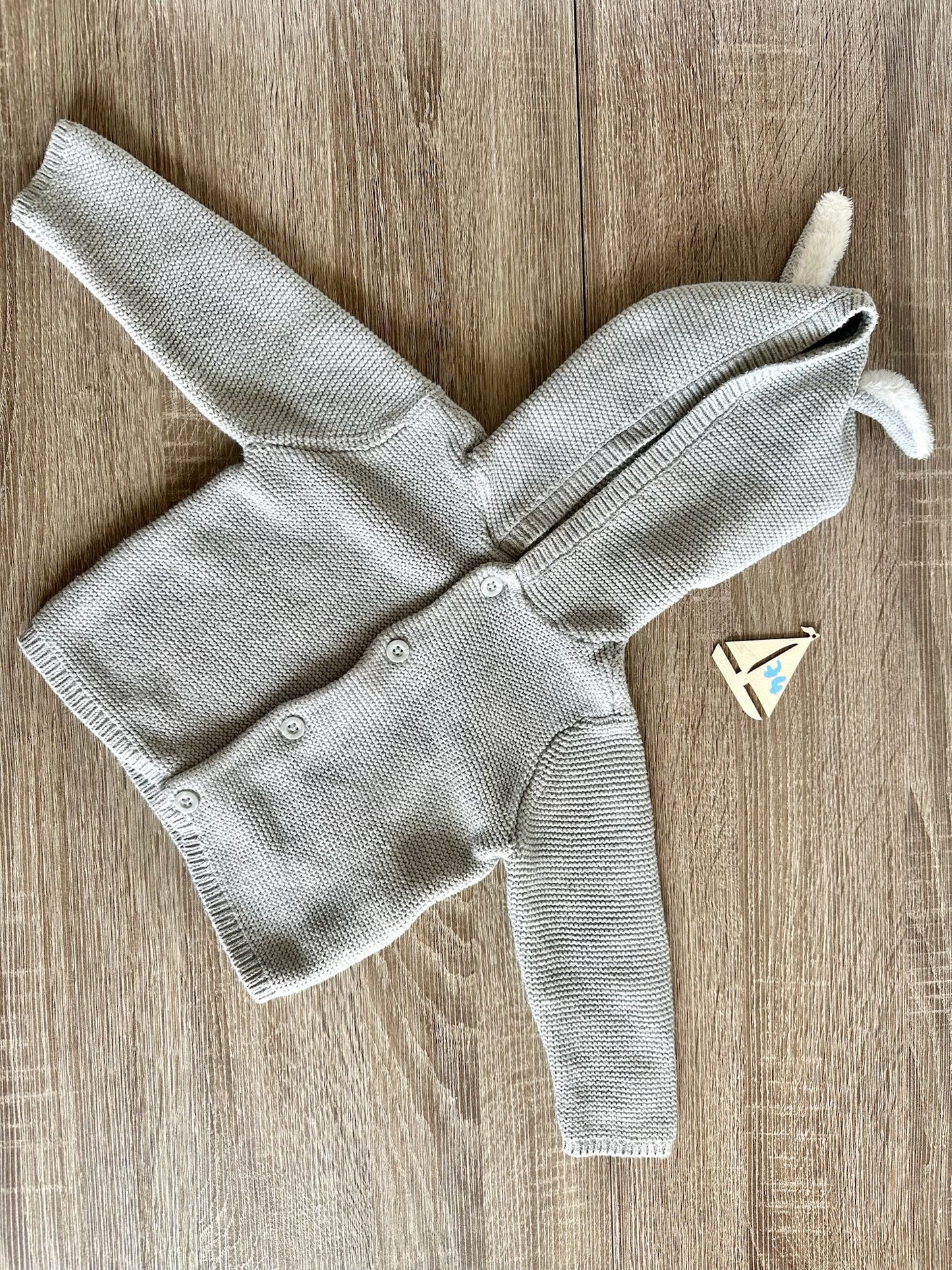 Carters Strickjacke hellgrau mit Eselsohren Gr.74